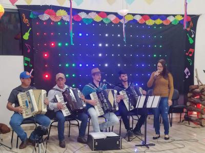 Noite Cultural em Porto Barreiro com apresentaÃ§Ãµes artÃ­sticas e comidas tÃ­picas