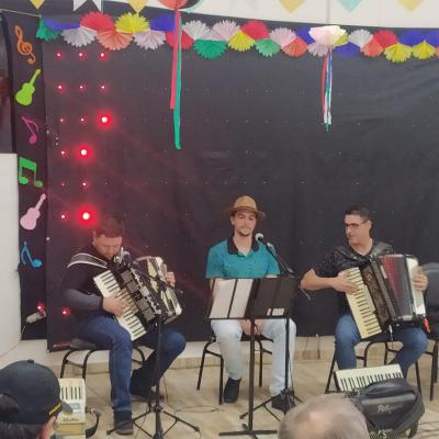 Noite Cultural em Porto Barreiro com apresentaÃ§Ãµes artÃ­sticas e comidas tÃ­picas