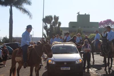 Cavalgada da Padroeira Santâ€™Ana reÃºne dezenas de cavaleiros