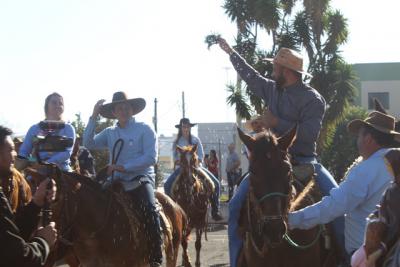 Cavalgada da Padroeira Santâ€™Ana reÃºne dezenas de cavaleiros