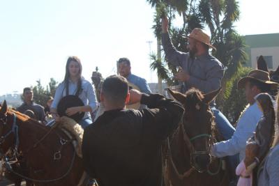 Cavalgada da Padroeira Santâ€™Ana reÃºne dezenas de cavaleiros