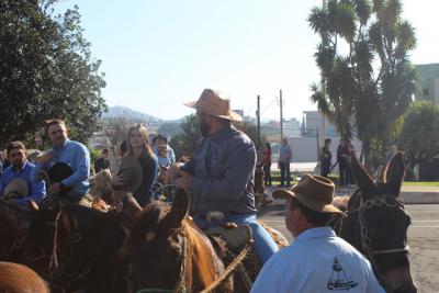 Cavalgada da Padroeira Santâ€™Ana reÃºne dezenas de cavaleiros