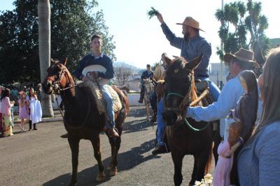 Cavalgada da Padroeira Santâ€™Ana reÃºne dezenas de cavaleiros