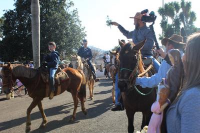 Cavalgada da Padroeira Santâ€™Ana reÃºne dezenas de cavaleiros