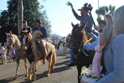 Cavalgada da Padroeira Santâ€™Ana reÃºne dezenas de cavaleiros