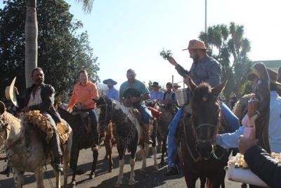Cavalgada da Padroeira Santâ€™Ana reÃºne dezenas de cavaleiros