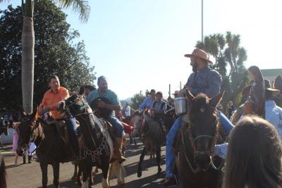 Cavalgada da Padroeira Santâ€™Ana reÃºne dezenas de cavaleiros
