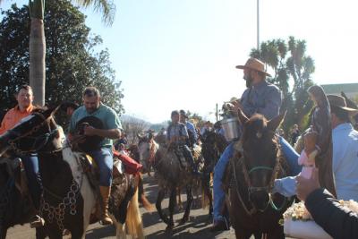 Cavalgada da Padroeira Santâ€™Ana reÃºne dezenas de cavaleiros