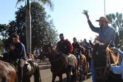Cavalgada da Padroeira Santâ€™Ana reÃºne dezenas de cavaleiros