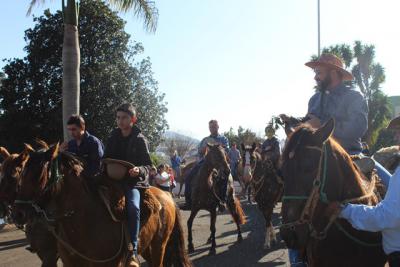 Cavalgada da Padroeira Santâ€™Ana reÃºne dezenas de cavaleiros