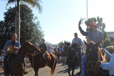 Cavalgada da Padroeira Santâ€™Ana reÃºne dezenas de cavaleiros