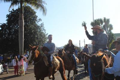 Cavalgada da Padroeira Santâ€™Ana reÃºne dezenas de cavaleiros