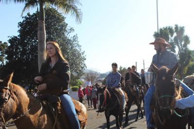 Cavalgada da Padroeira Santâ€™Ana reÃºne dezenas de cavaleiros