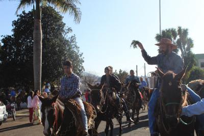 Cavalgada da Padroeira Santâ€™Ana reÃºne dezenas de cavaleiros