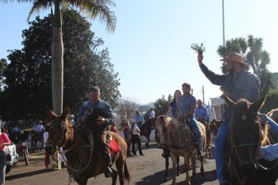 Cavalgada da Padroeira Santâ€™Ana reÃºne dezenas de cavaleiros