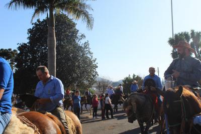 Cavalgada da Padroeira Santâ€™Ana reÃºne dezenas de cavaleiros