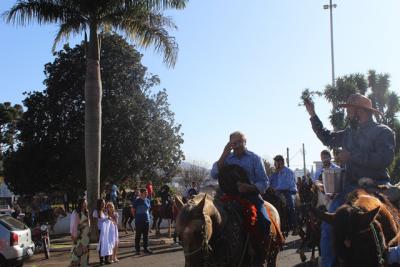 Cavalgada da Padroeira Santâ€™Ana reÃºne dezenas de cavaleiros