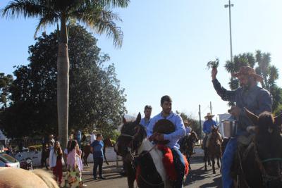 Cavalgada da Padroeira Santâ€™Ana reÃºne dezenas de cavaleiros