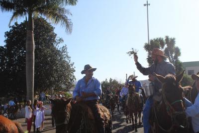 Cavalgada da Padroeira Santâ€™Ana reÃºne dezenas de cavaleiros