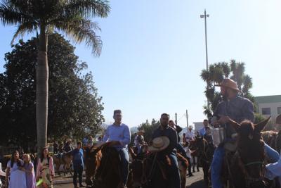 Cavalgada da Padroeira Santâ€™Ana reÃºne dezenas de cavaleiros