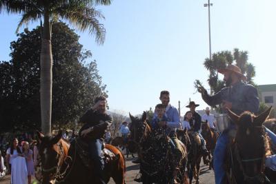 Cavalgada da Padroeira Santâ€™Ana reÃºne dezenas de cavaleiros