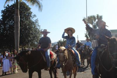 Cavalgada da Padroeira Santâ€™Ana reÃºne dezenas de cavaleiros