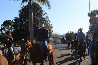 Cavalgada da Padroeira Santâ€™Ana reÃºne dezenas de cavaleiros
