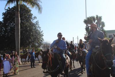 Cavalgada da Padroeira Santâ€™Ana reÃºne dezenas de cavaleiros