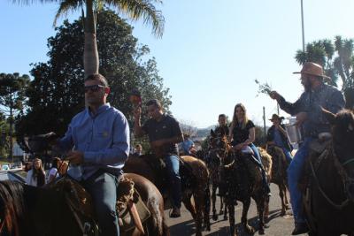 Cavalgada da Padroeira Santâ€™Ana reÃºne dezenas de cavaleiros