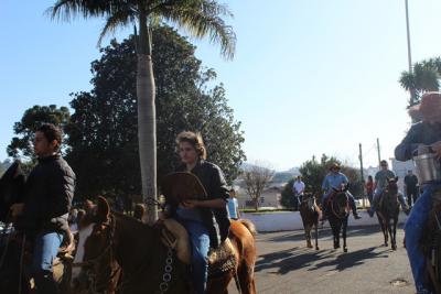 Cavalgada da Padroeira Santâ€™Ana reÃºne dezenas de cavaleiros