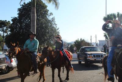 Cavalgada da Padroeira Santâ€™Ana reÃºne dezenas de cavaleiros
