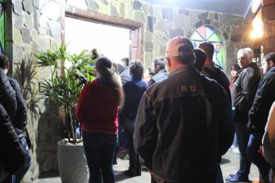 Dezenas de FiÃ©is participaram da Missa dos Romeiros em Campo Mendes