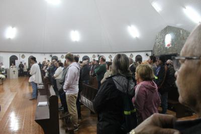 Dezenas de FiÃ©is participaram da Missa dos Romeiros em Campo Mendes