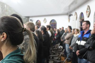 Dezenas de FiÃ©is participaram da Missa dos Romeiros em Campo Mendes