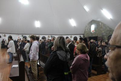 Dezenas de FiÃ©is participaram da Missa dos Romeiros em Campo Mendes