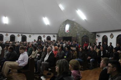 Dezenas de FiÃ©is participaram da Missa dos Romeiros em Campo Mendes