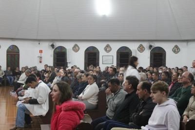Dezenas de FiÃ©is participaram da Missa dos Romeiros em Campo Mendes