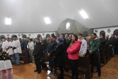 Dezenas de FiÃ©is participaram da Missa dos Romeiros em Campo Mendes