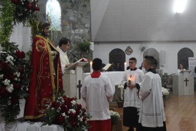Dezenas de FiÃ©is participaram da Missa dos Romeiros em Campo Mendes
