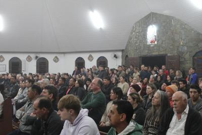 Dezenas de FiÃ©is participaram da Missa dos Romeiros em Campo Mendes
