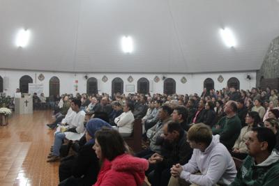 Dezenas de FiÃ©is participaram da Missa dos Romeiros em Campo Mendes