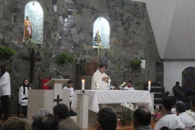 Dezenas de FiÃ©is participaram da Missa dos Romeiros em Campo Mendes