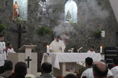 Dezenas de FiÃ©is participaram da Missa dos Romeiros em Campo Mendes