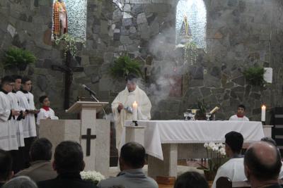 Dezenas de FiÃ©is participaram da Missa dos Romeiros em Campo Mendes