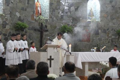 Dezenas de FiÃ©is participaram da Missa dos Romeiros em Campo Mendes