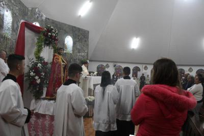 Dezenas de FiÃ©is participaram da Missa dos Romeiros em Campo Mendes
