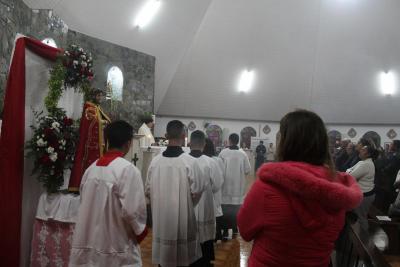 Dezenas de FiÃ©is participaram da Missa dos Romeiros em Campo Mendes