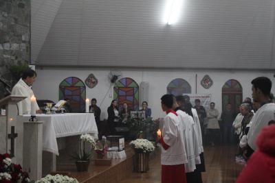 Dezenas de FiÃ©is participaram da Missa dos Romeiros em Campo Mendes