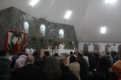Dezenas de FiÃ©is participaram da Missa dos Romeiros em Campo Mendes