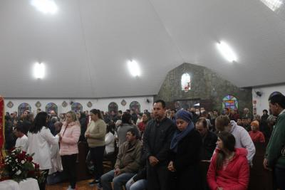Dezenas de FiÃ©is participaram da Missa dos Romeiros em Campo Mendes